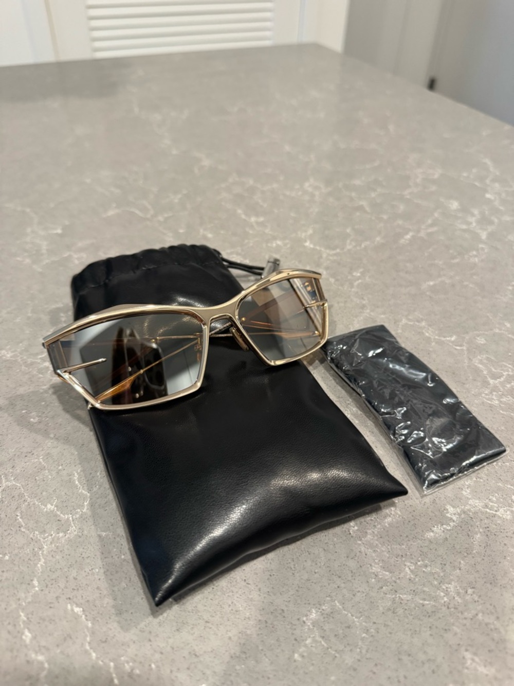 Givenchy gold sunglasses - Picture 2 of 6